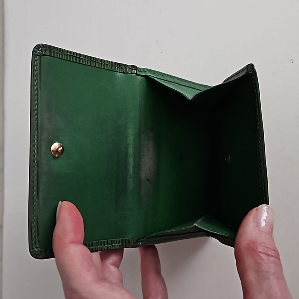Louis Vuitton Womens Wallet Epi Green Compact Authentic Durable Money Coins - Picture 3 of 12